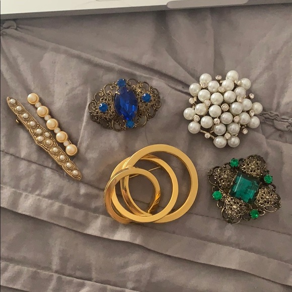 various Jewelry - BUNDLE brooches